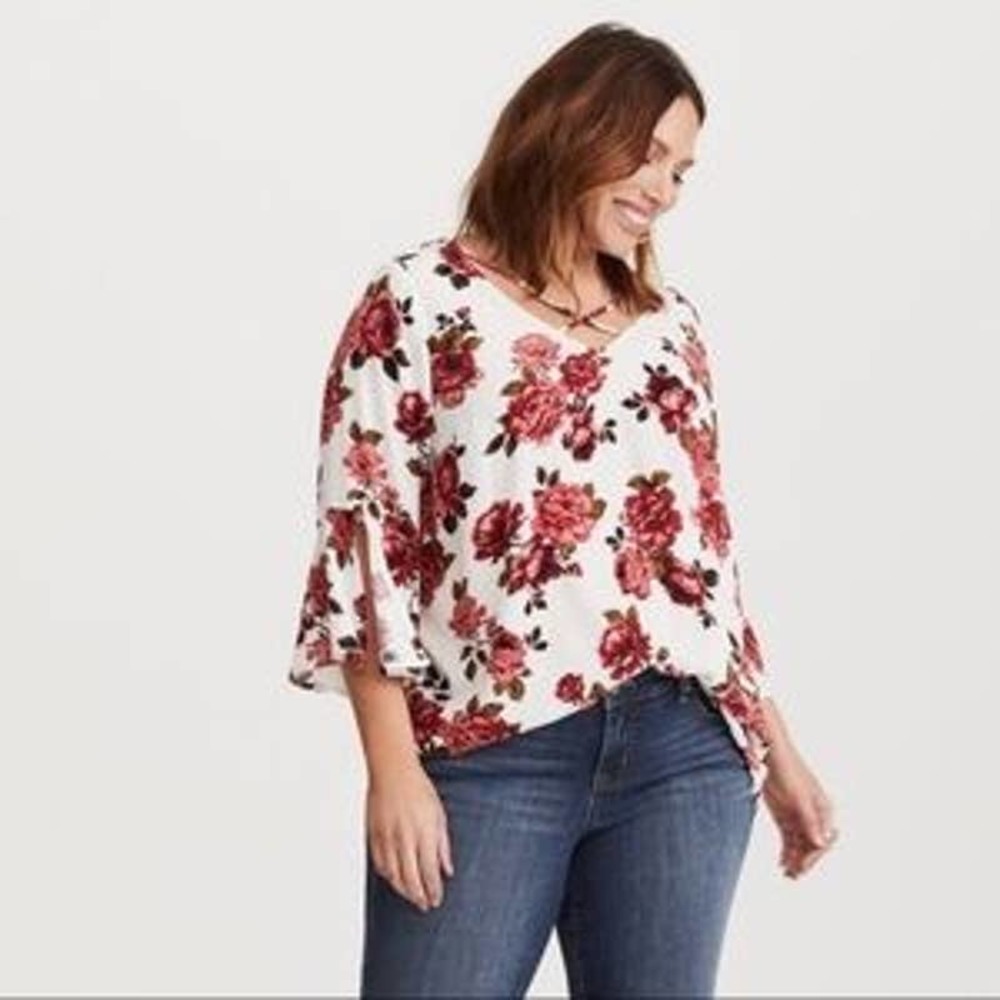 Torrid Ivory Floral Split Bell Sleeve Crepe Blouse Size 2